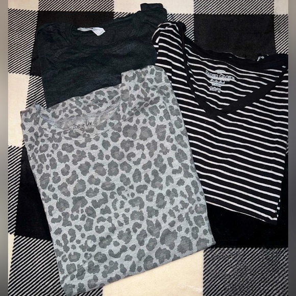 🖤3 pack basic printed short sleeve tees!🖤 (ALL SIZE MEDIUM , SHORT SLEEVES!!!) - Picture 1 of 1